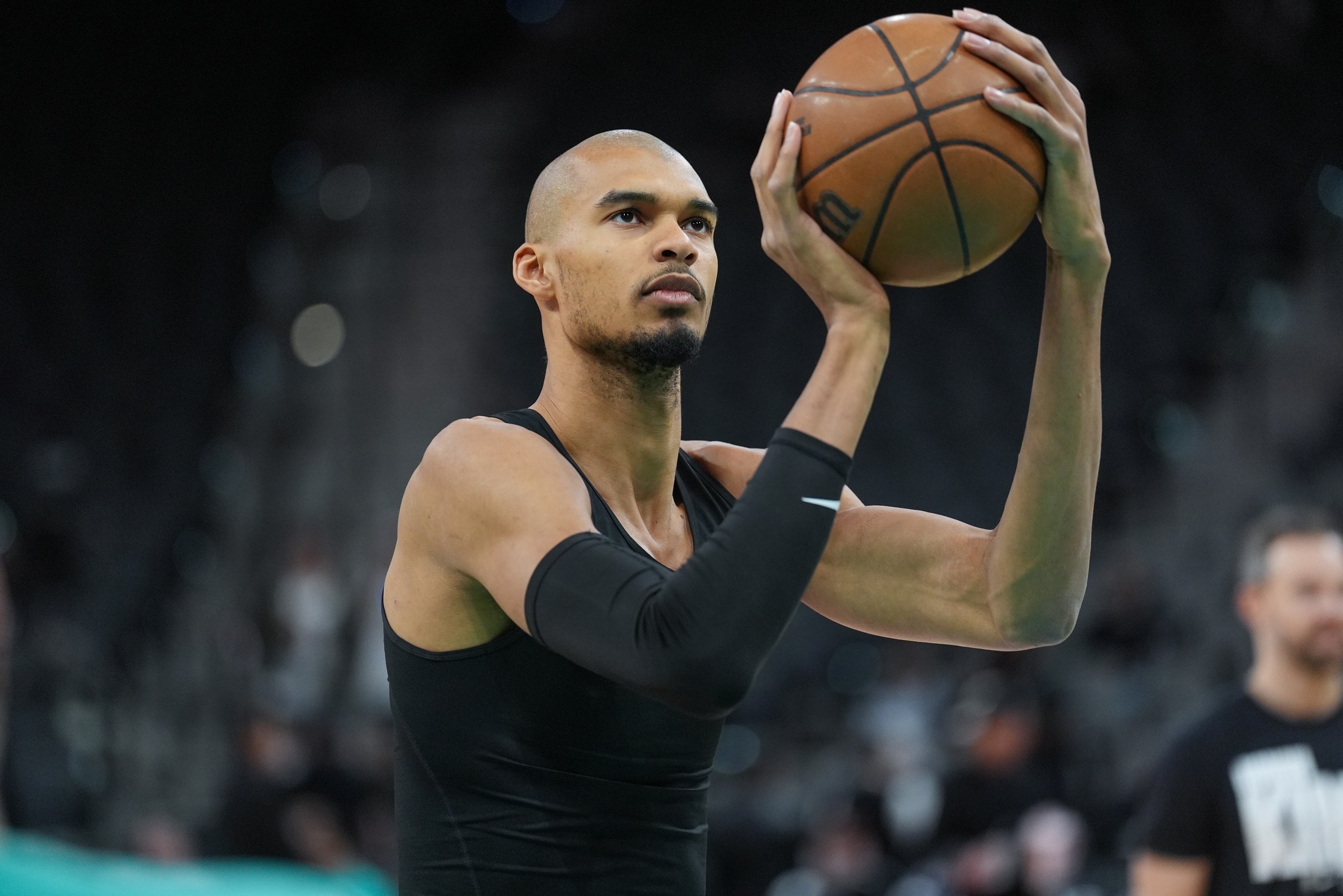 九游中国站-文班谈光头造型:之前就有这个想法 近期输了几场必须做出改变