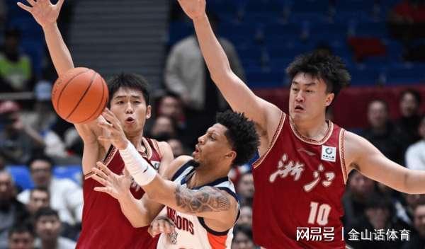 足球直播九游体育-0分！0分！球队4次追平比分，最终没逆转，只因这哥俩，太拉胯了